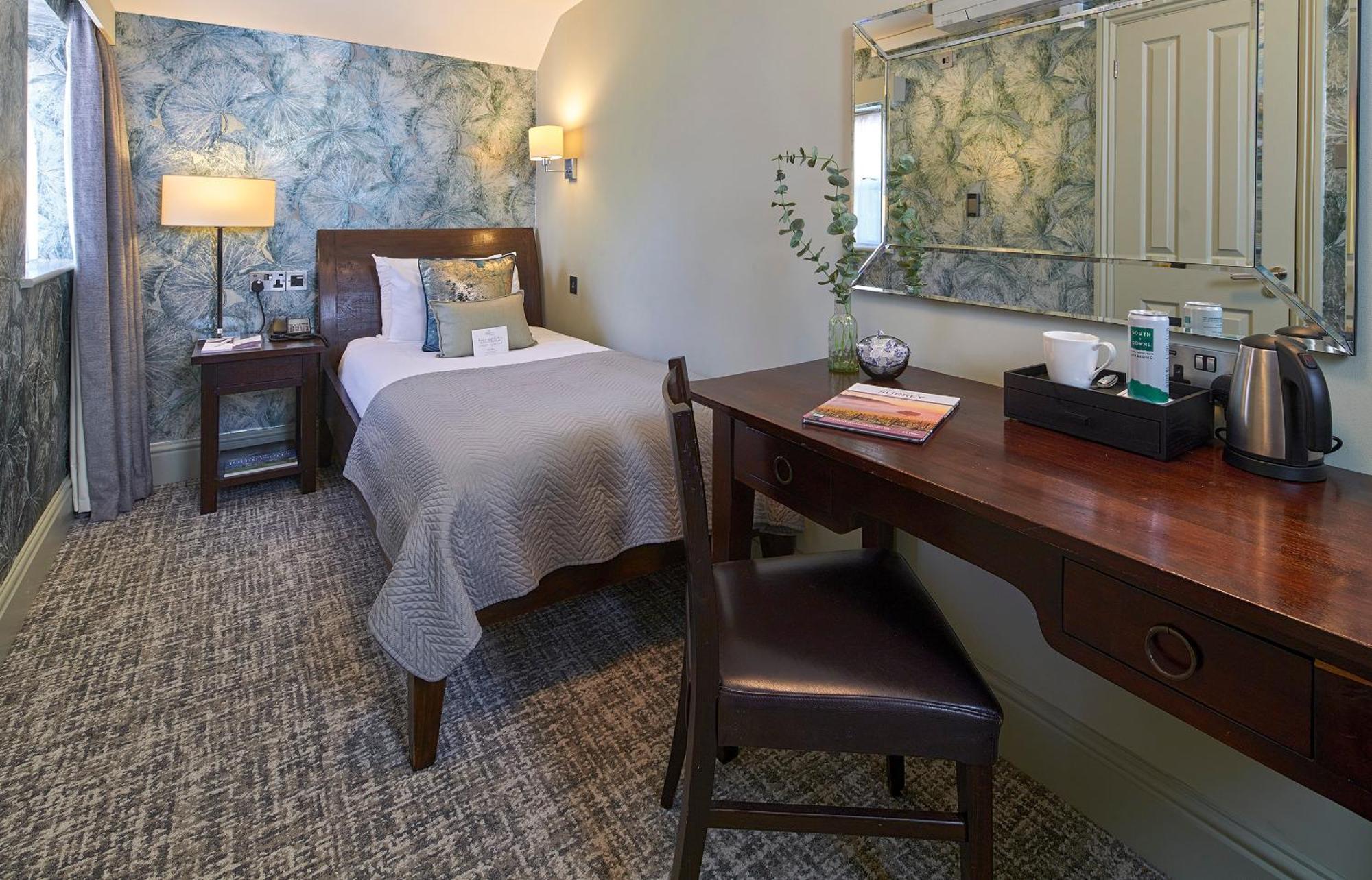 Mandolay Hotel Guildford Ngoại thất bức ảnh